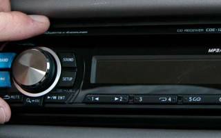 Как установить магнитофон в машину?