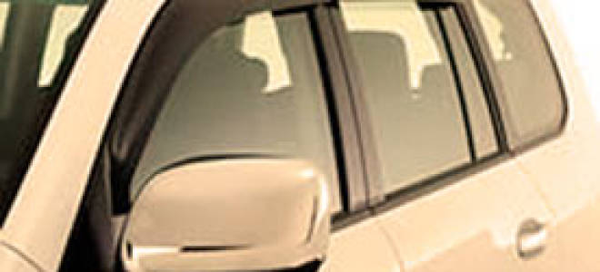 Как правильно приклеить ветровики на машину?